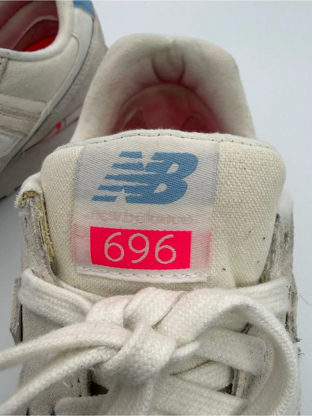 New Balance WL696OSA Women’s 696 Classic Retro Sneakers Off White Pink Blue Sz 7